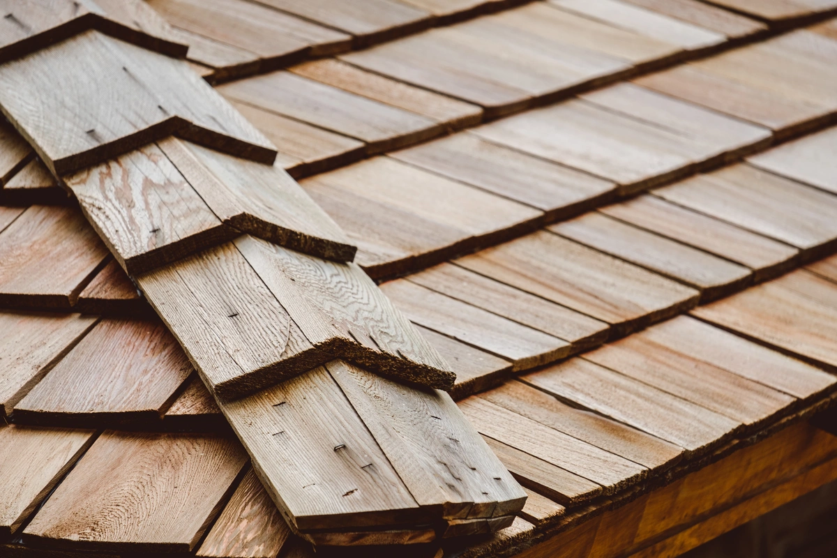 close up view of cedar roof with cedar ridge cap shingles