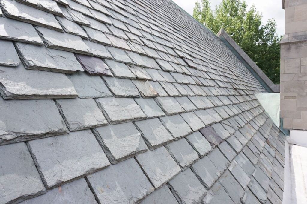 roof with synthetic slate tiles